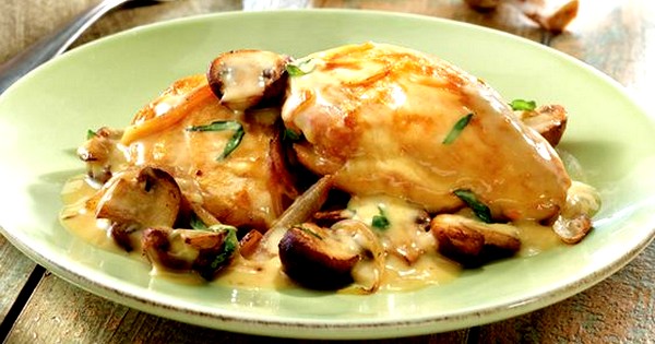 Le Poulet à La Crème Et Aux Champignons, Une Recette Facile Et Délicieuse